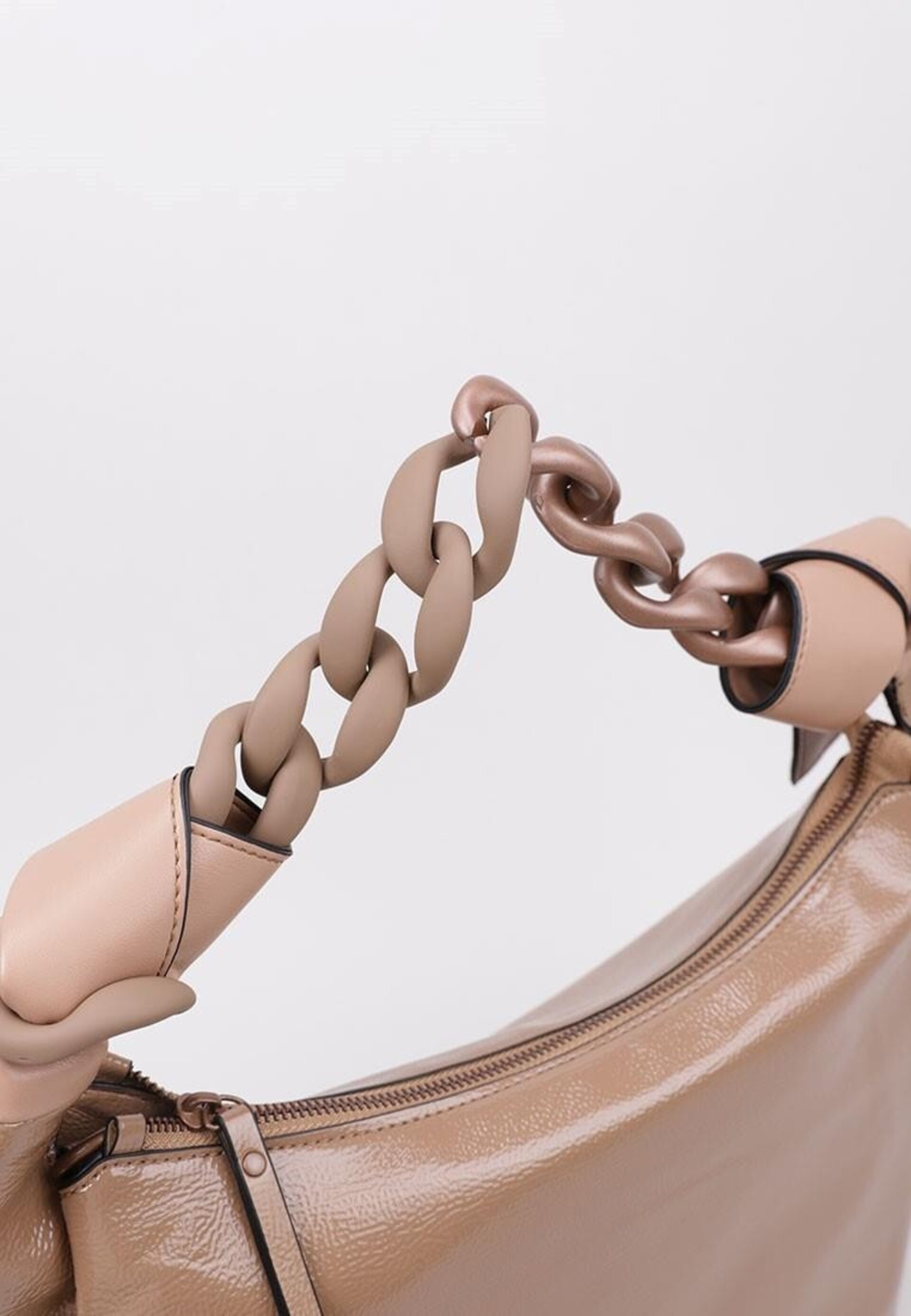 Bolso Hispanitas Hobo efecto charol nude - 3